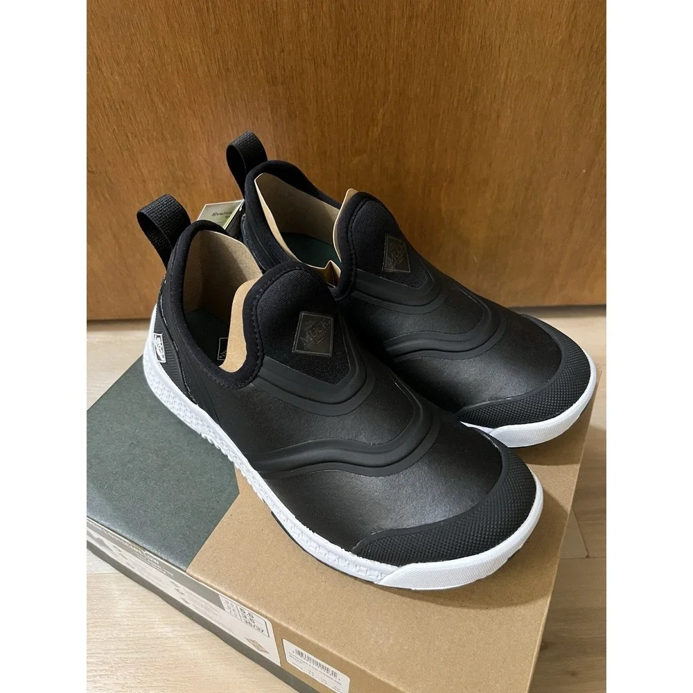 Muck Women's Outscape Low Black‎ Size 5.5 New In Box Shoes Original Muck Boot